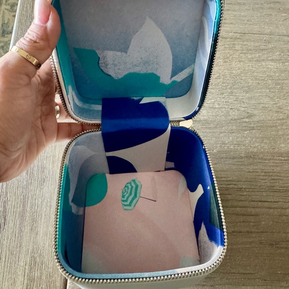 La Mer Vanity Case - Picture 3 of 6